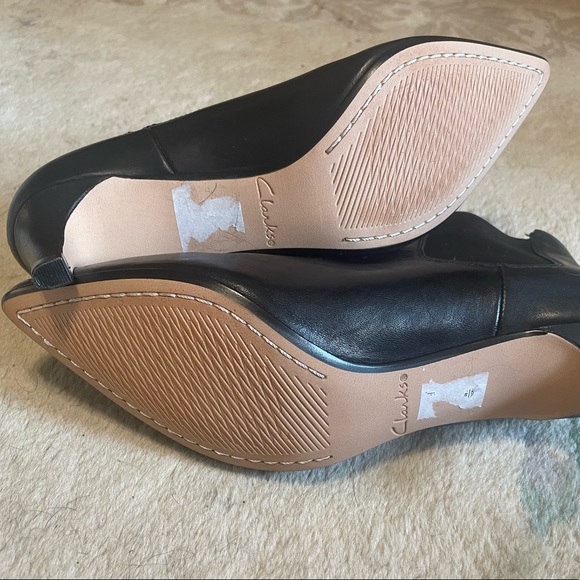Black leather Clark’s Laina 55 boots - LIKE NEW, never worn - Picture 2 of 3